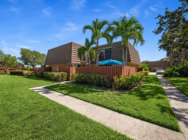 2004 20th Court, Jupiter, FL 33477