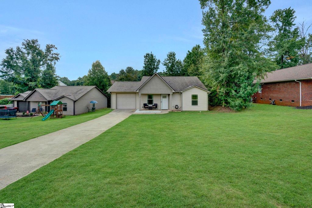 422 Mount Hood Drive, Inman, SC 29349