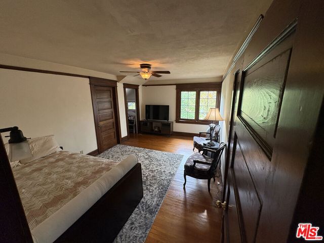 2750 Raymond Avenue, Los Angeles, CA 90007