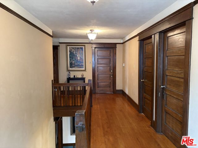 2750 Raymond Avenue, Los Angeles, CA 90007