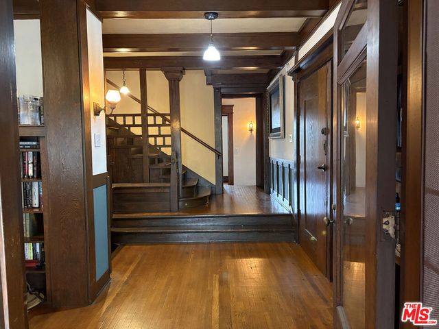 2750 Raymond Avenue, Los Angeles, CA 90007