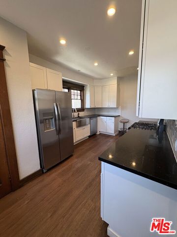 2750 Raymond Avenue, Los Angeles, CA 90007