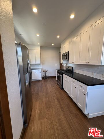 2750 Raymond Avenue, Los Angeles, CA 90007