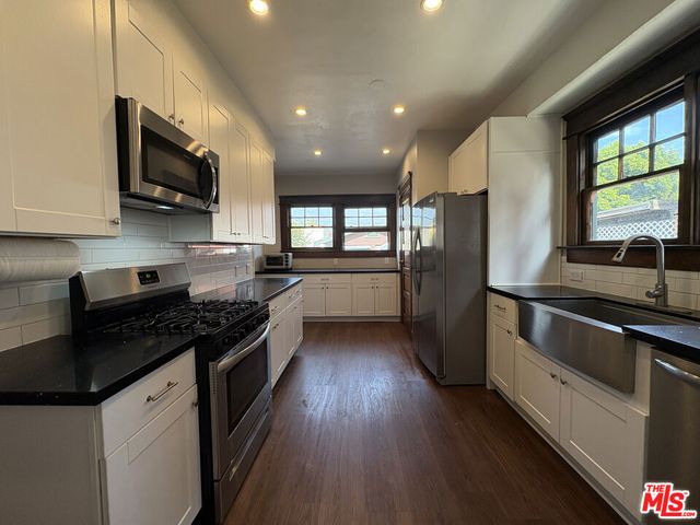 2750 Raymond Avenue, Los Angeles, CA 90007