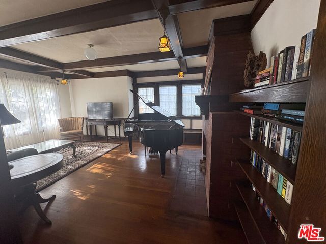 2750 Raymond Avenue, Los Angeles, CA 90007
