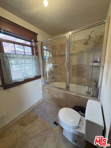 2750 Raymond Avenue, Los Angeles, CA 90007