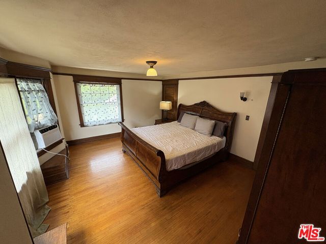 2750 Raymond Avenue, Los Angeles, CA 90007