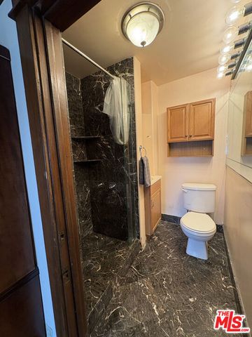 2750 Raymond Avenue, Los Angeles, CA 90007