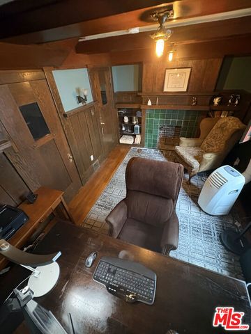 2750 Raymond Avenue, Los Angeles, CA 90007