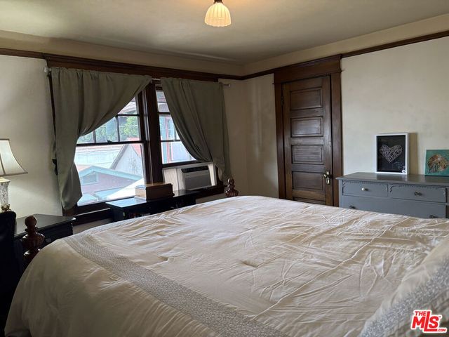 2750 Raymond Avenue, Los Angeles, CA 90007