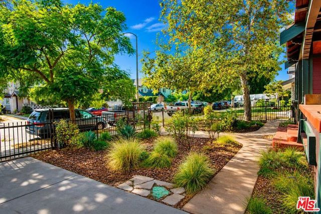 2750 Raymond Avenue, Los Angeles, CA 90007