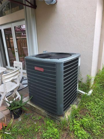 1885 SE 13th St, Homestead, FL 33035