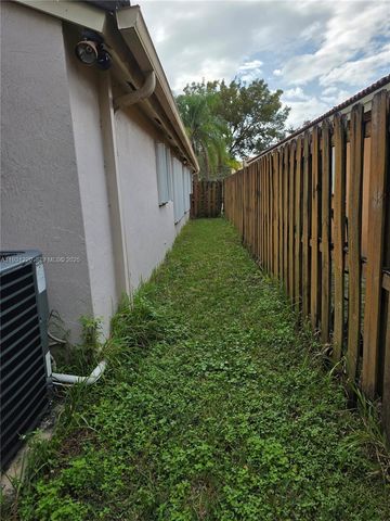 1885 SE 13th St, Homestead, FL 33035