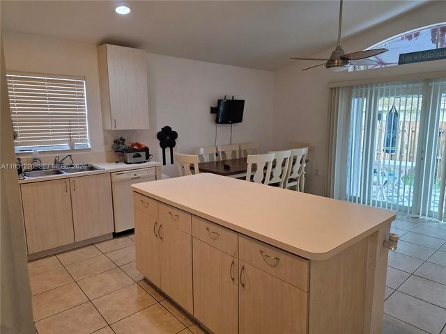 1885 SE 13th St, Homestead, FL 33035