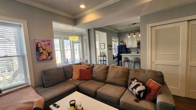 715 W Belmont Avenue 3F, Chicago, IL 60657