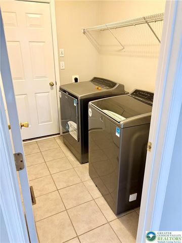 5517 TANGLEWOOD Lane, Lower Macungie Twp, PA 18106
