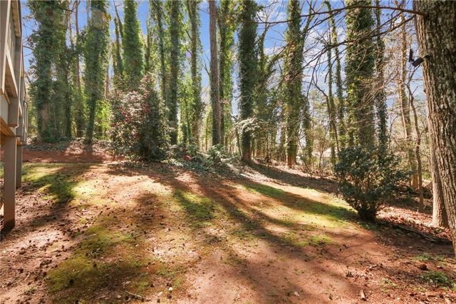 1261 Martin Nash Road SW, Lilburn, GA 30047