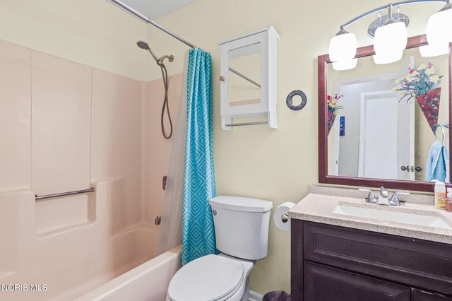 2018 Bonnie Doone Drive, Oregon, OH 43616