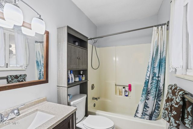 2018 Bonnie Doone Drive, Oregon, OH 43616