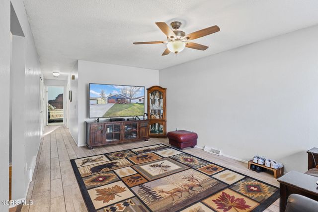 2018 Bonnie Doone Drive, Oregon, OH 43616