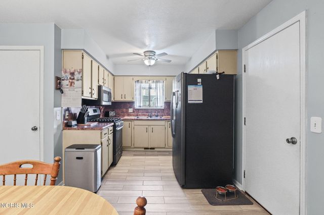 2018 Bonnie Doone Drive, Oregon, OH 43616