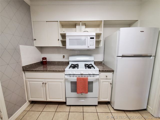 1430 S Erie Avenue E, Tulsa, OK 74112