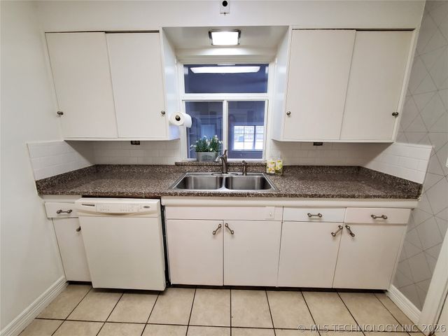 1430 S Erie Avenue E, Tulsa, OK 74112