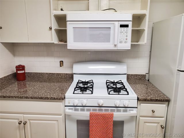 1430 S Erie Avenue E, Tulsa, OK 74112