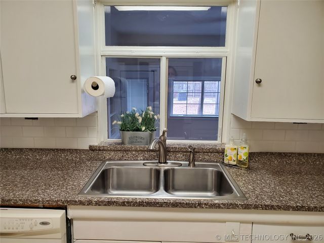 1430 S Erie Avenue E, Tulsa, OK 74112