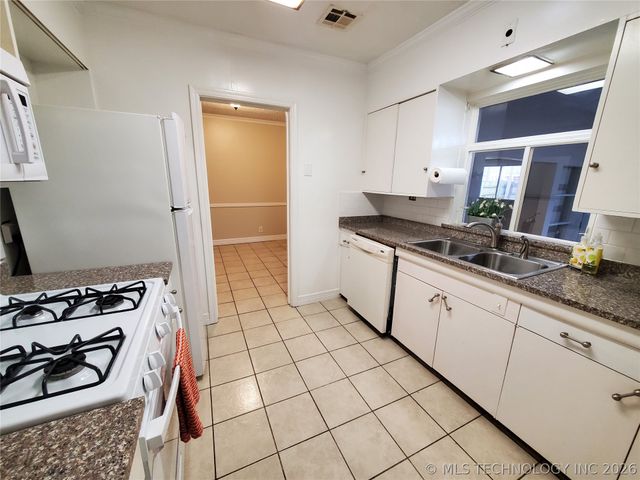 1430 S Erie Avenue E, Tulsa, OK 74112