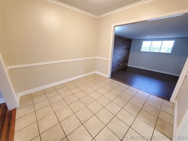 1430 S Erie Avenue E, Tulsa, OK 74112
