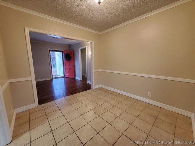1430 S Erie Avenue E, Tulsa, OK 74112