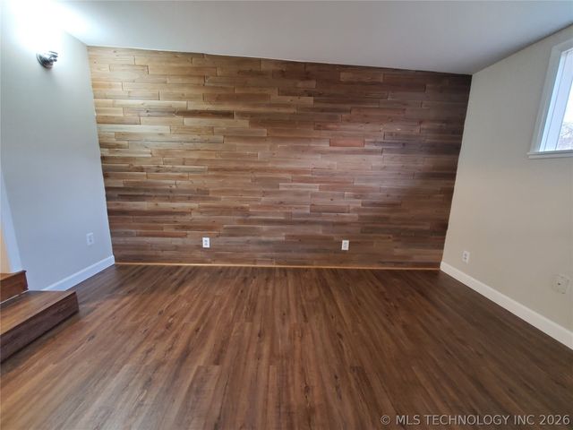 1430 S Erie Avenue E, Tulsa, OK 74112