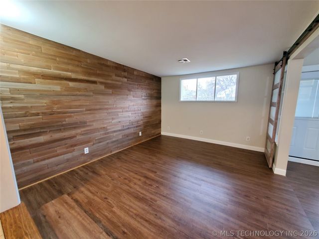 1430 S Erie Avenue E, Tulsa, OK 74112