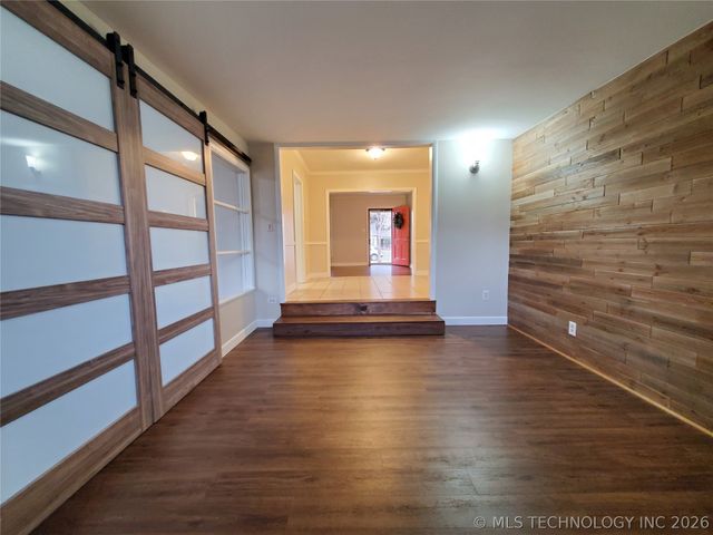 1430 S Erie Avenue E, Tulsa, OK 74112