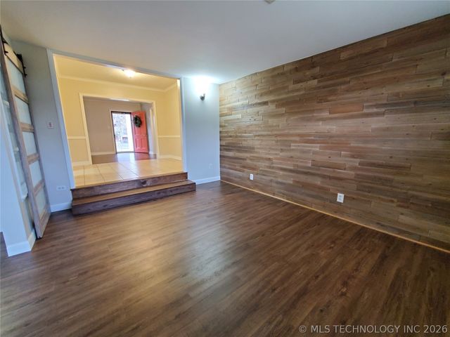 1430 S Erie Avenue E, Tulsa, OK 74112