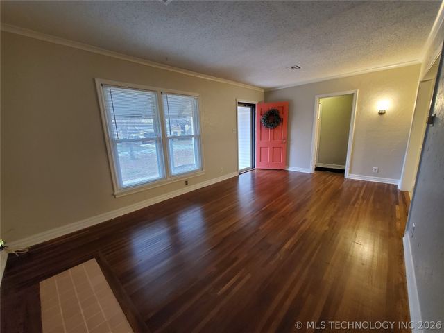 1430 S Erie Avenue E, Tulsa, OK 74112