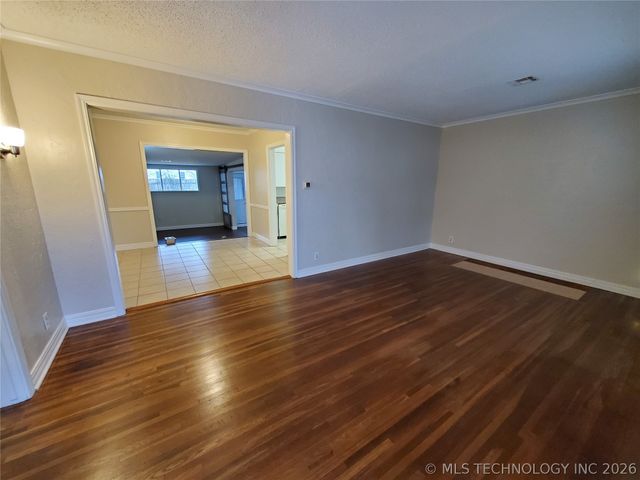 1430 S Erie Avenue E, Tulsa, OK 74112