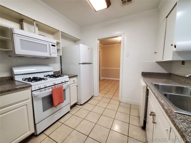 1430 S Erie Avenue E, Tulsa, OK 74112