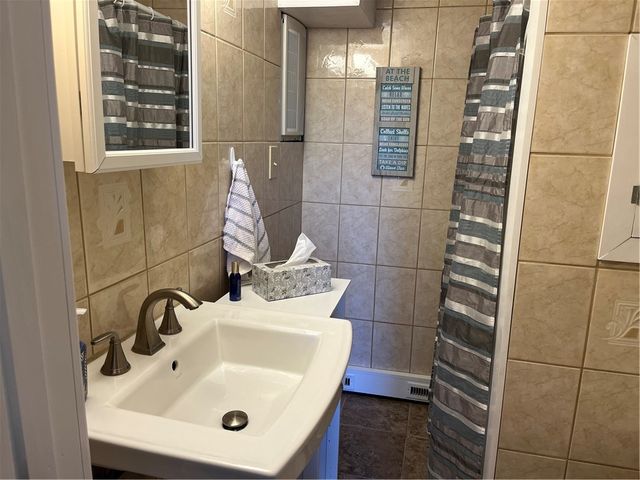 101 Sakonnet Boulevard, Narragansett, RI 02882