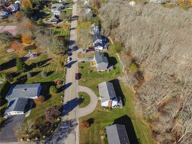 101 Sakonnet Boulevard, Narragansett, RI 02882