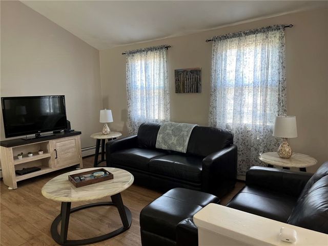 101 Sakonnet Boulevard, Narragansett, RI 02882