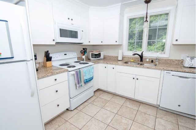 101 Sakonnet Boulevard, Narragansett, RI 02882