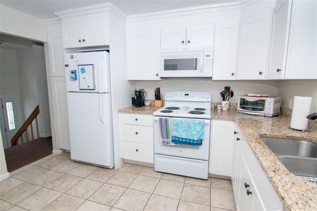 101 Sakonnet Boulevard, Narragansett, RI 02882