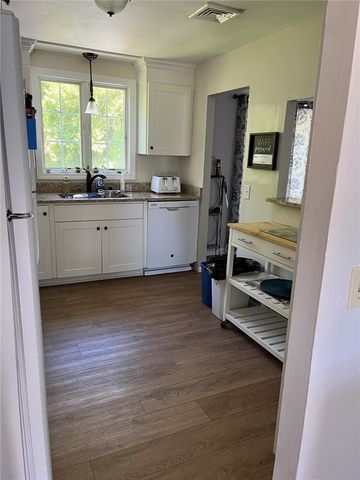 101 Sakonnet Boulevard, Narragansett, RI 02882
