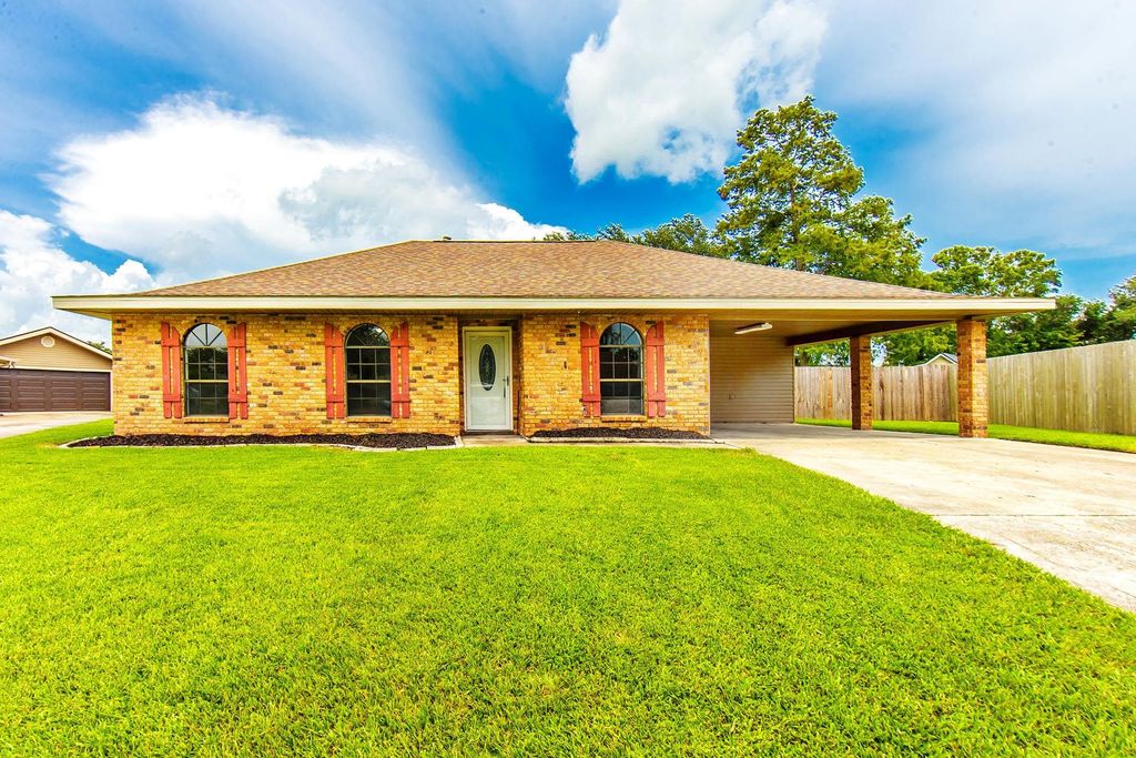 111 Timbalier Drive, Houma, LA 70363