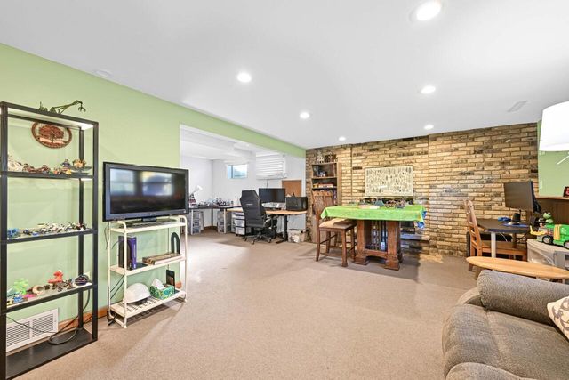 205 Island DRIVE, Madison, WI 53705