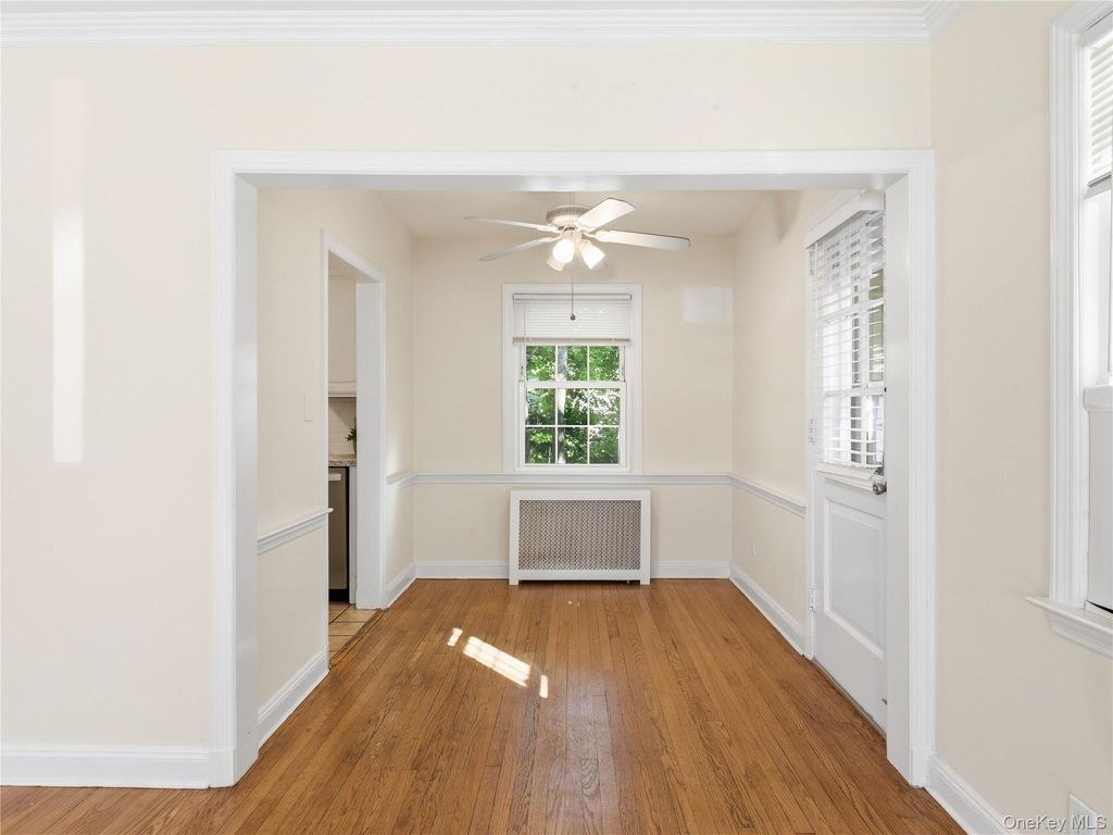 38 Bayview Court, Manhasset, NY 11030 — photo 5