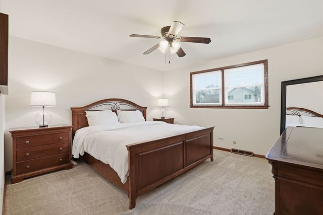 9S315 Cumnor Road, Downers Grove, IL 60516