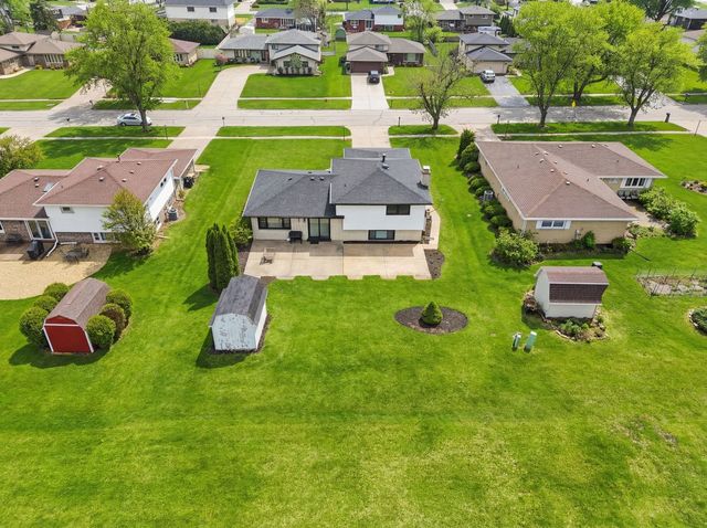 9S315 Cumnor Road, Downers Grove, IL 60516